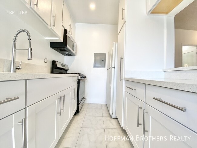 Photo - 1315 N June St Unit 209