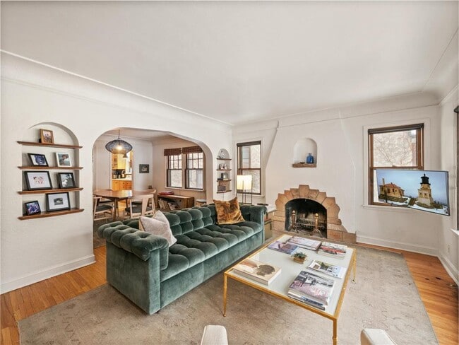 Photo - 4325 Chowen Ave S