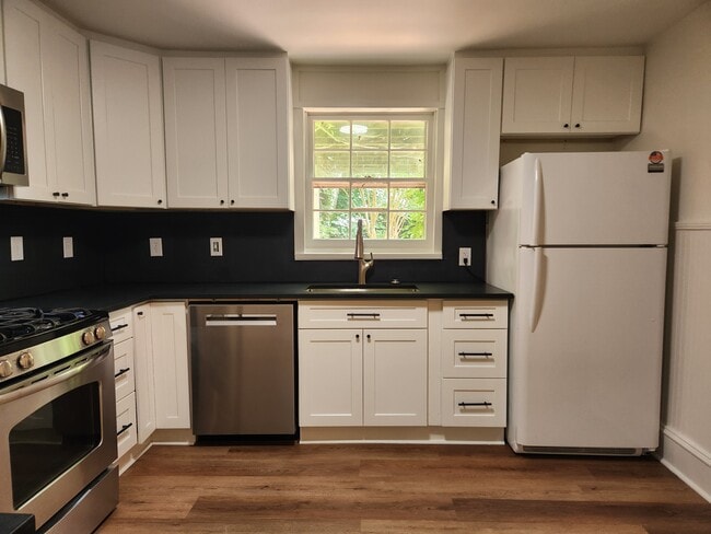 Photo - 1505 Eastland Rd SE
