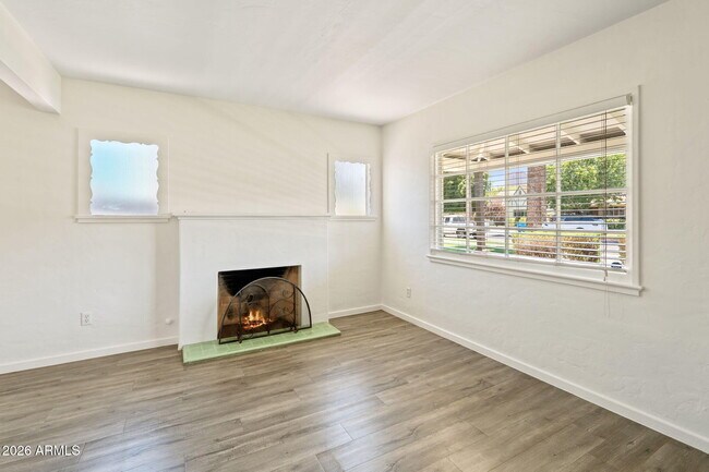 334 W Lewis Ave