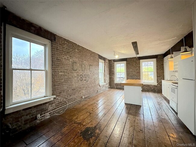 Photo - 12 Front St Unit 1