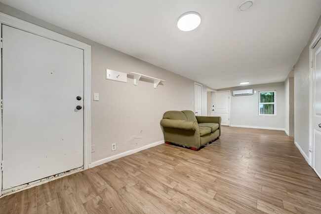 Building Photo - 217 Johnson St Unit 1