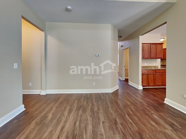 Photo - 830 Hyacinth Cir