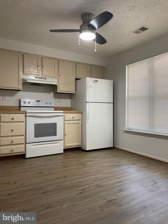 Building Photo - 1542 Pin Oak Dr Rental