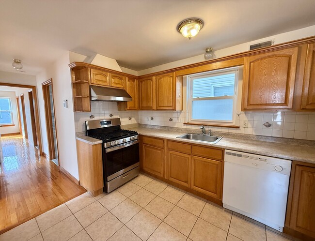 Photo - 725 Jersey St