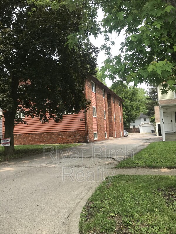 Building Photo - 425 W Lawrence Ave