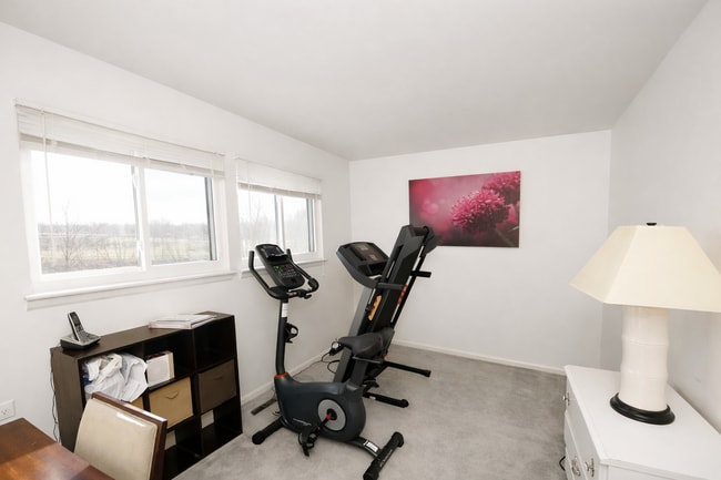 Den which can be made to a 2nd bedroom with a storage unit - 10L Dennison Dr Unit Lake view