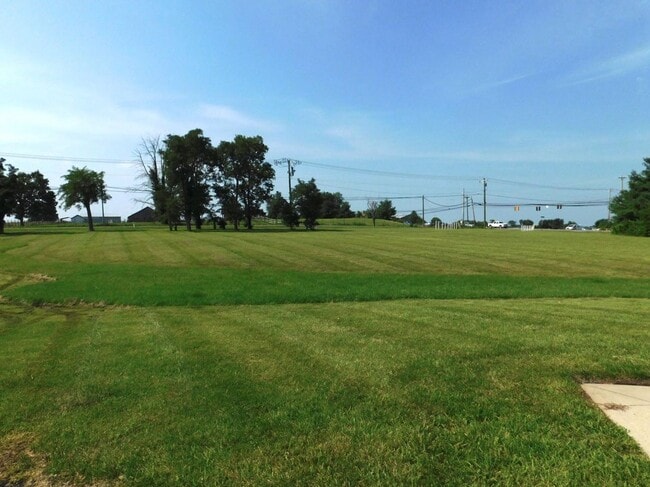 Photo - 5 acres and a Large 6 bedroom house. Extra garages and sheds.