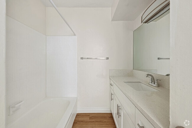 1BR, 1BA - 650SF