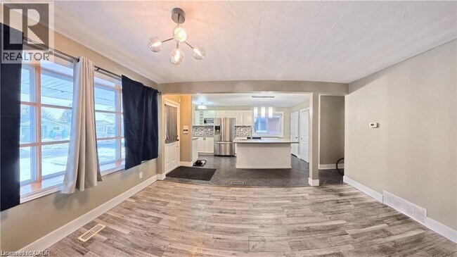 Photo - 61 Bosworth Crescent