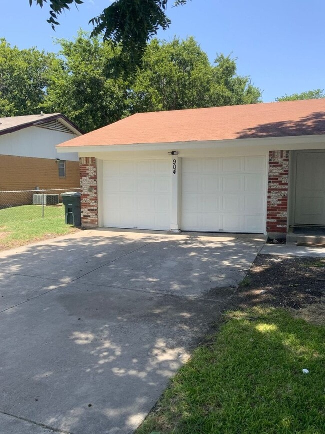 Photo - 904 Sublett Ave