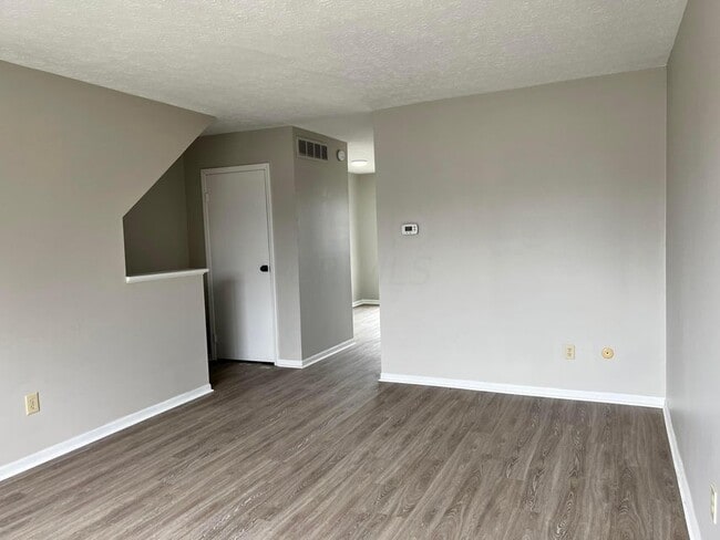 Photo - 5372 Portland St