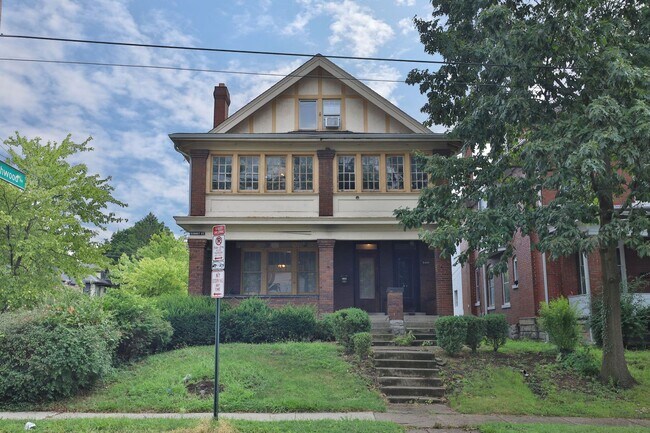 Photo - Awesome House for your Large Group - HUGE ...