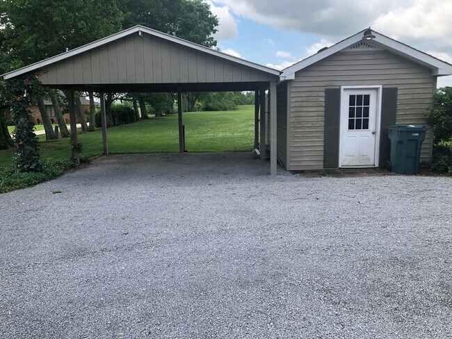 Photo - 3 Bed, 2 Bath, 2200sqft on 1 Acre in Lebanon!