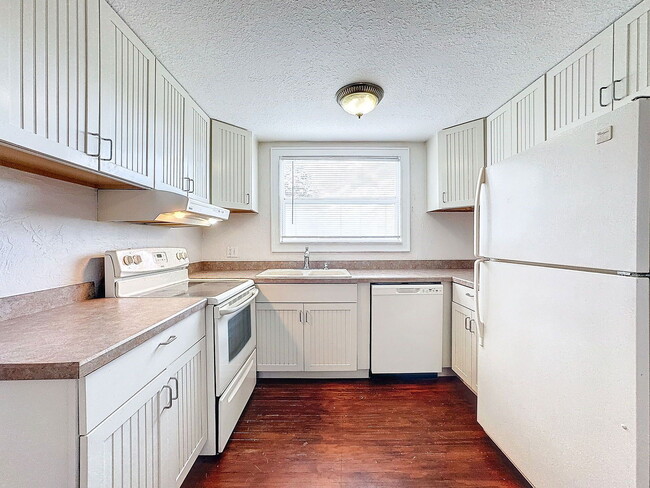 Photo - 2649 1/2 Dartmouth Ave N