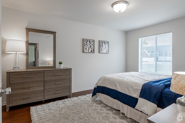 2BR, 1BA - 960SF - Primary Bedroom
