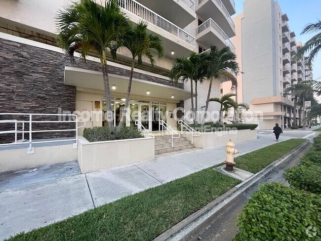 Building Photo - 2400 SW 27th Ave Unit 501 Rental