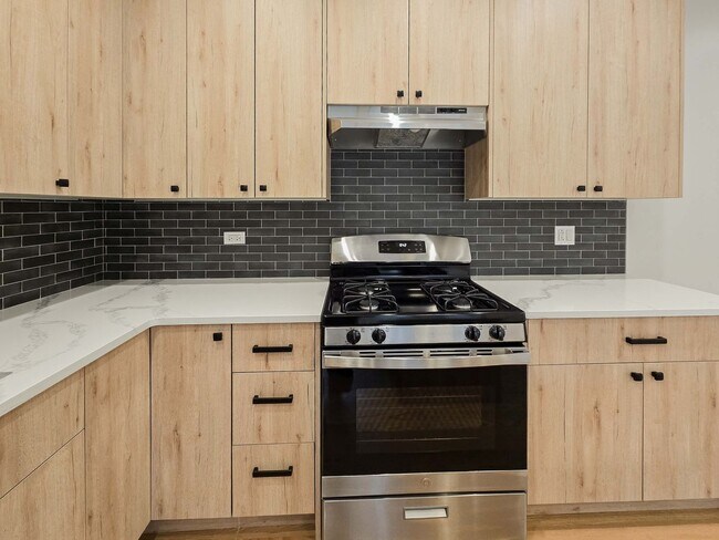 Photo - 2257 W Argyle St Unit 3