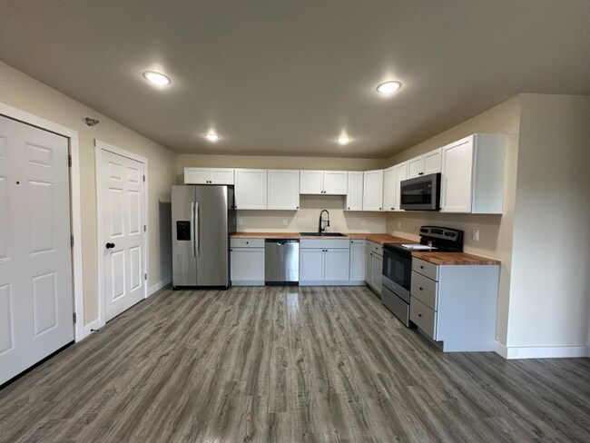 Building Photo - 16899 S 12th St Unit C11 Rental