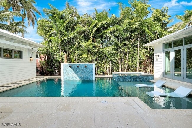 Building Photo - 160 Broad Ave S