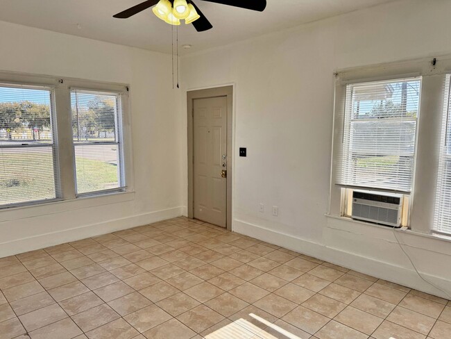 Photo - 2104 Ave A Apartamento Unidad 1