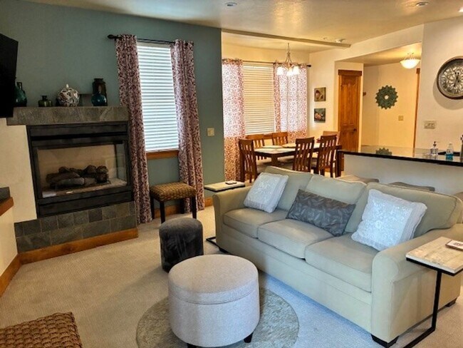 Photo - Summer Seasonal Rental - The Cache at Union Creek #3-101 Unidad 3-101