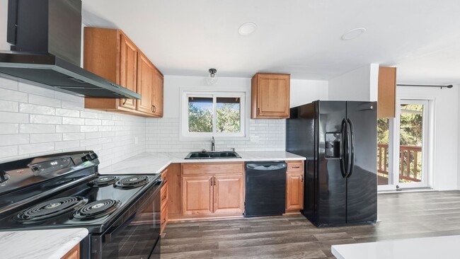 Photo - 3 Bed 2 Bath - A/C - Large Backyard - Dog Friendly - NAS Whidbey