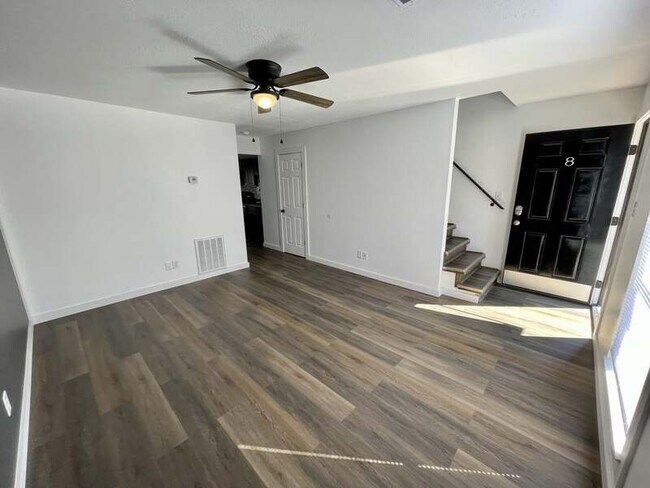 Photo - 1642 Hillwood Dr Unit D-5