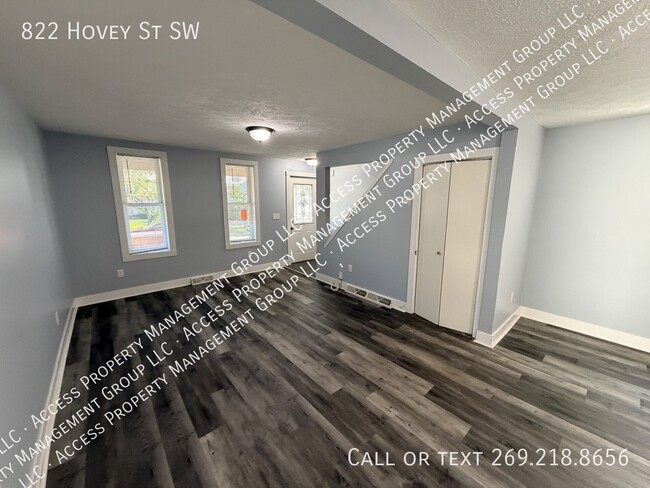 Photo - 822 Hovey St SW
