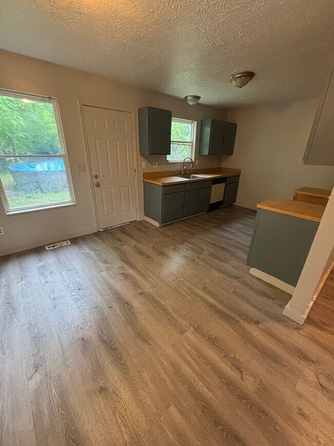 Photo - 3bd Single Section 8/Cash Pay