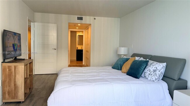 Photo - 555 NE 15th St Unit 29F