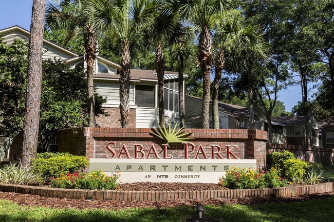 Señal de entrada a Sabal Park - Sabal Park Apartments