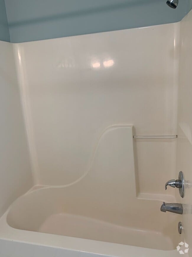 Building Photo - 1 Bedroom Condo in Magnolia place