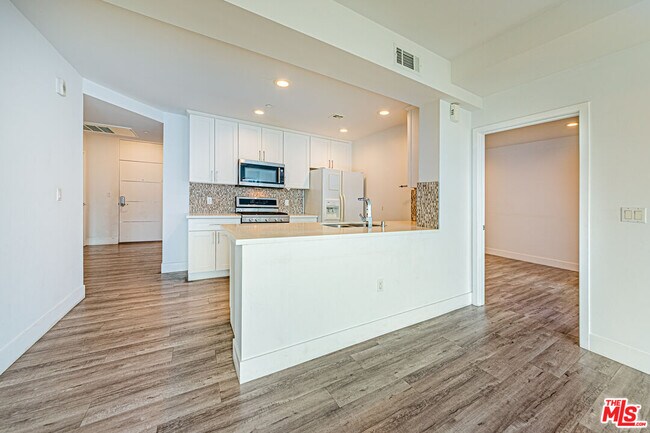 Photo - 1101 S Harvard Blvd Unidad 303