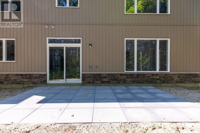 Photo - 01 Steinway St