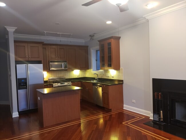 Kitchen - 1924 W Diversey Pky Unit 2E