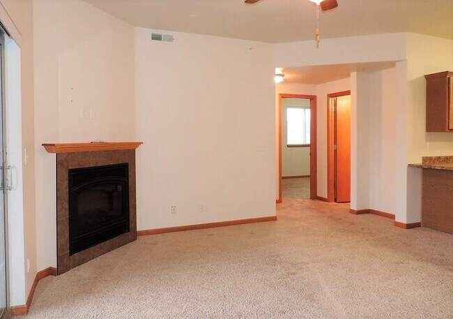 Photo - 545 Pond View Dr Unit 204