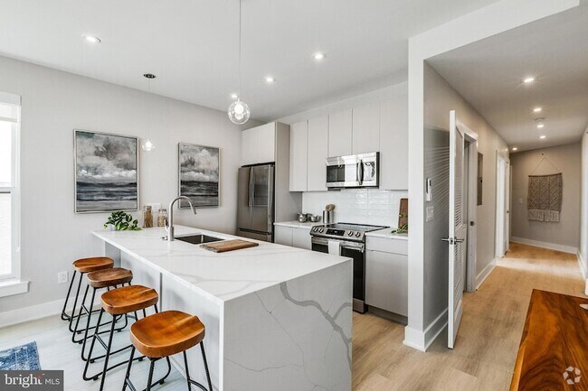Building Photo - 1533 Ridge Ave Unit 206 Rental