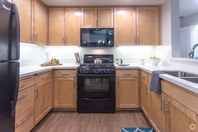 2BR, 2BA-1313 SF