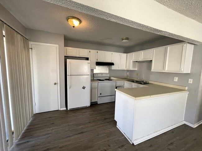 Photo - 3929 Highridge Dr SW