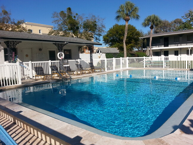 Nice and well maintained swimming pool - 6266 1st Ave S Rental