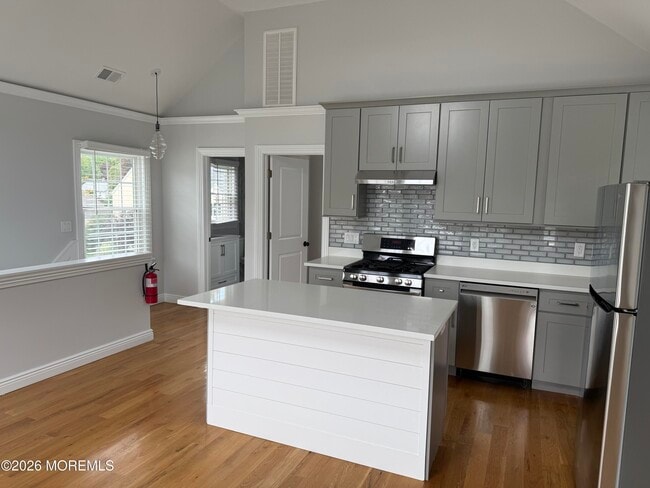 Photo - 711 Broad St
