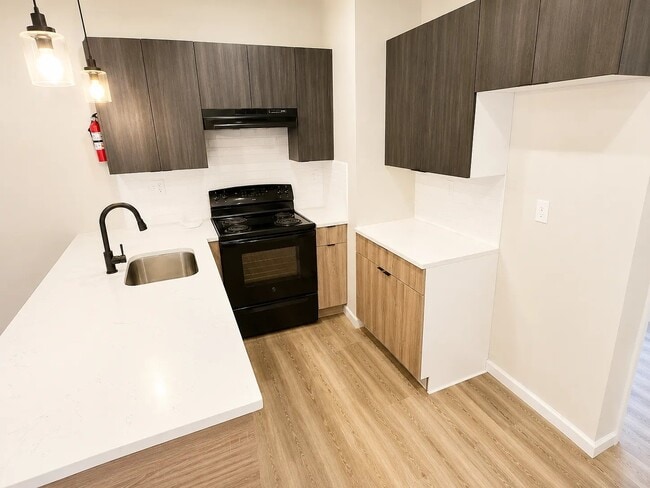 Building Photo - 383-385-385 Avon Ave Unit 3R