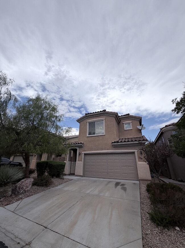 Building Photo - 3 bd 2.5 bath with LOFT