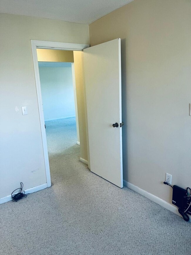 Photo - 9 Hallmark Gdns Unit 9  hallmark   9