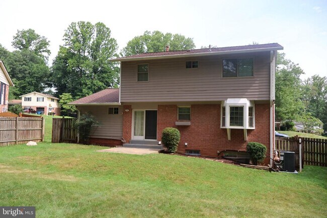 Photo - 5012 Gainsborough Dr