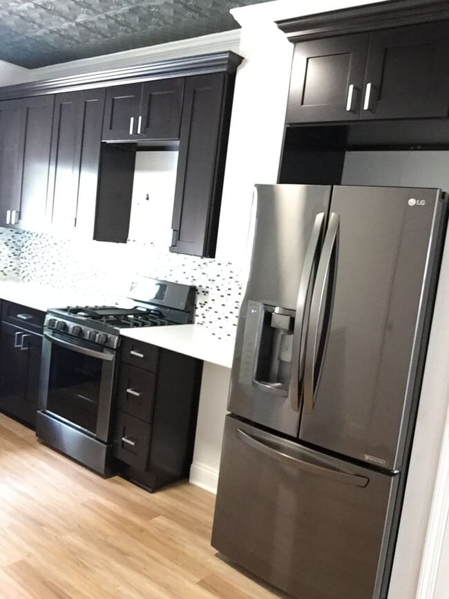 Photo - Gorgeous 3 Bedroom Reno in South Side. Ope...