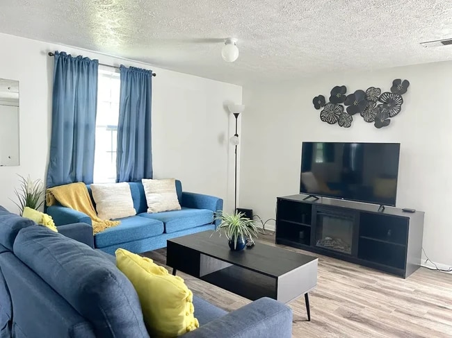 Photo - 4946 Camden St