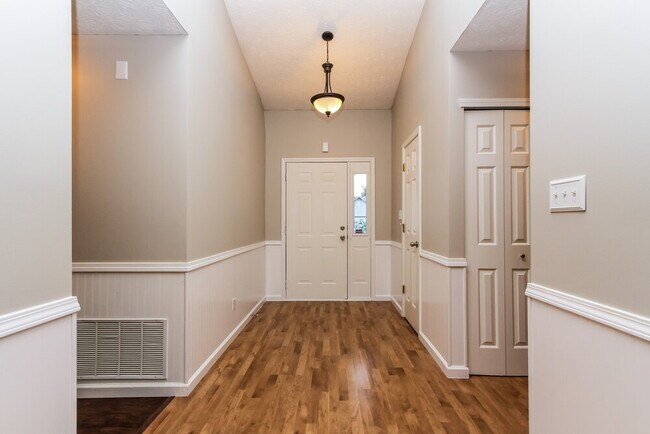 Photo - 762 Kingston Cir