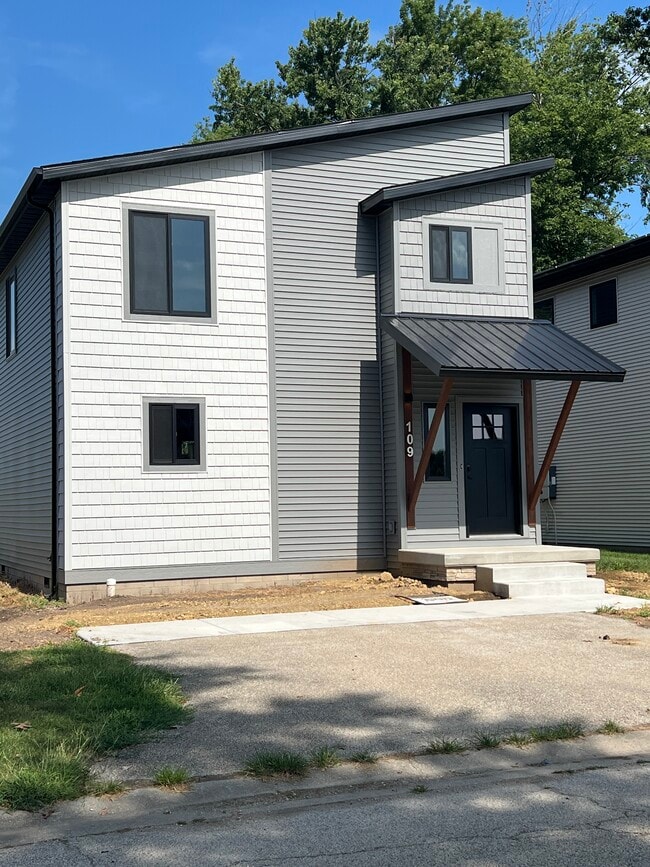 Building Photo - 109 N 3rd St Rental